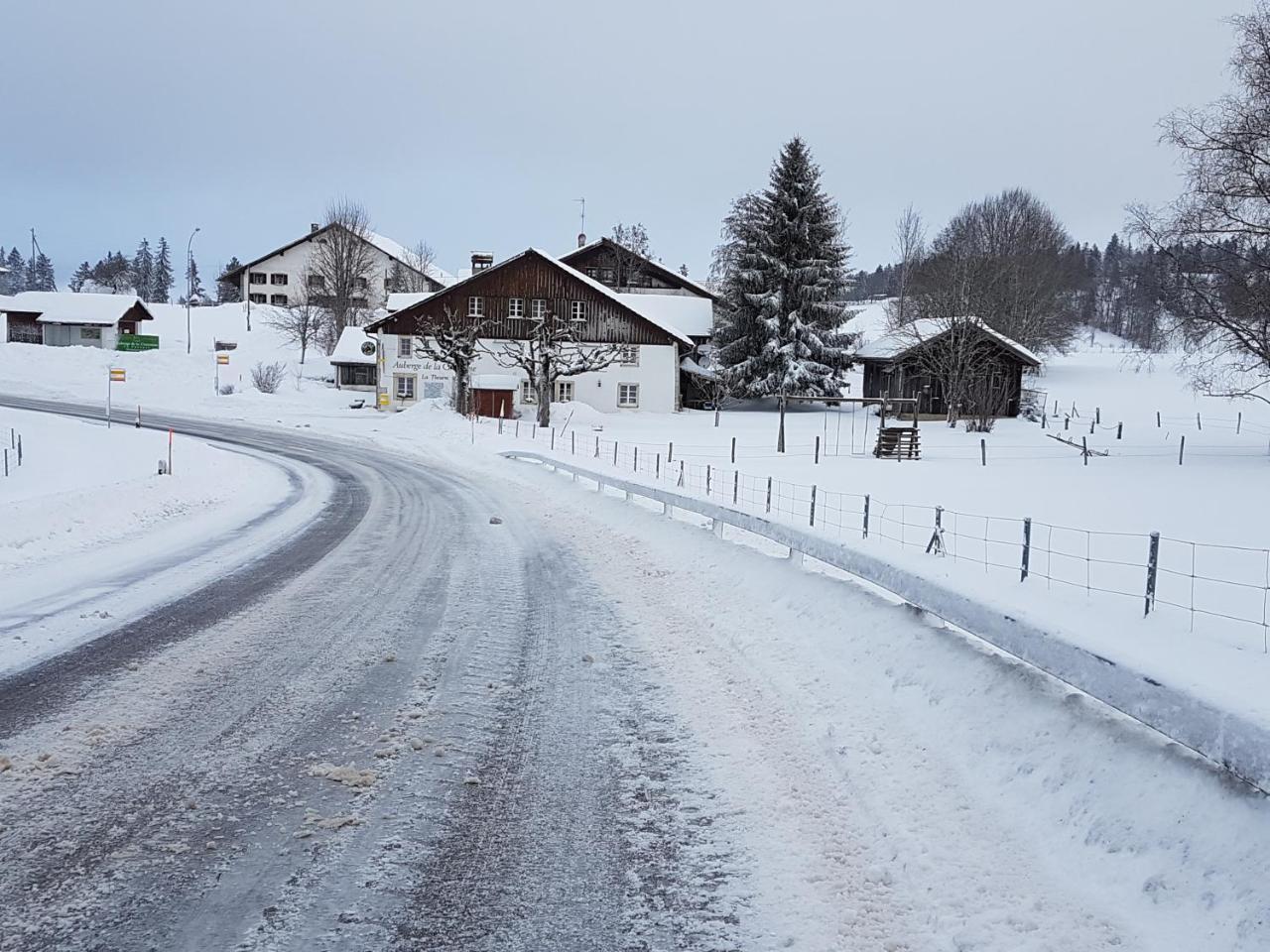 Auberge De La Couronne Saignelegier Exterior photo